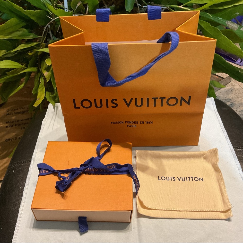 Louis Vuitton wallet packing set